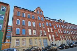 Freundliche kleine 2-Zimmer-Altbauwohnung mit kleinem Balkon – Boninstr. 31, 24114 Südfriedhof, Kiel – Vorschaubild 1