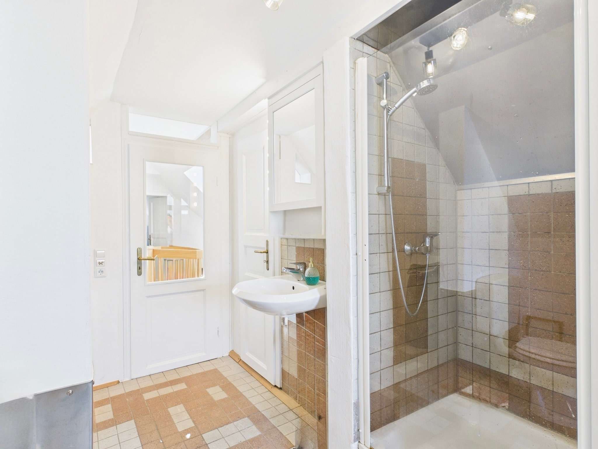 Immobilie in Utting am Ammersee - Haus im Haus in Utting – Großzügiges Wohnen mit Einliegerwohnung und Panorama - Bild 2