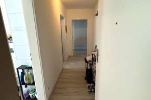 Helle 2-Zimmer-Wohnung mit Balkon, guter Anbindung und nur wenige Minuten von der Uniklinik Augsburg – Die vollständige Adresse der Immobilie erhältst du vom Anbieter., 86156 Kriegshaber, Augsburg – Vorschaubild 3