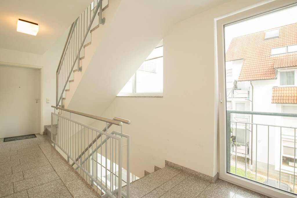 Immobilie in Ihringen - Zentral gelegene 3-Zimmer-Eigentumswohnung mit überdachtem Balkon und Stellplatz - Bild 2