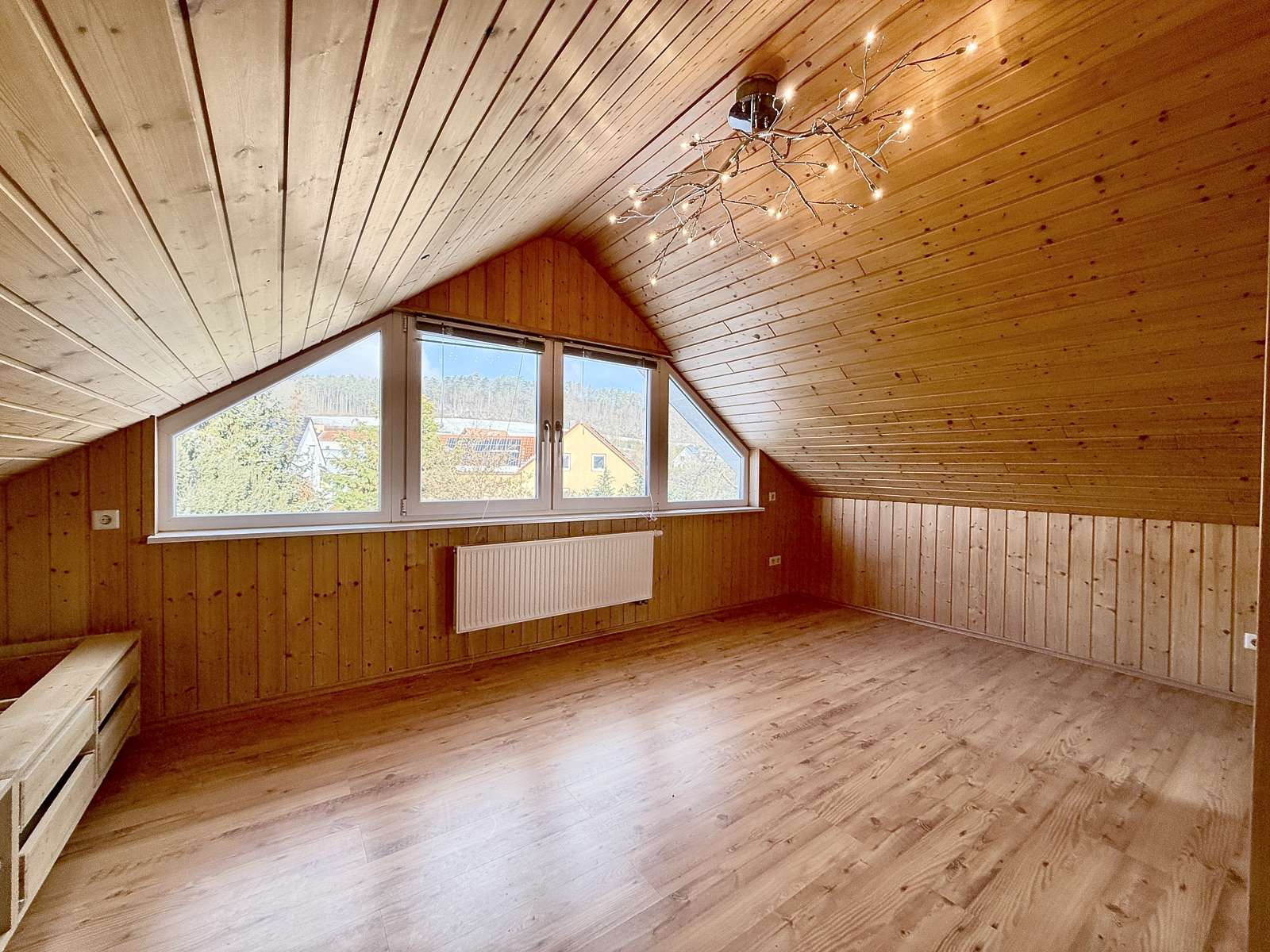 Großzügiges Wohnhaus mit traumhaften Garten in Mönchröden, Coburg Kreis – Bild 3