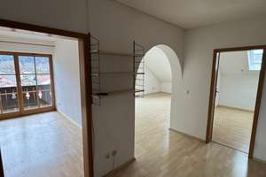 Helle 2,5-Zimmer Dachgeschosswohnung mit Balkon in Oberau