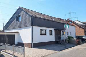 Familienhaus mit tollem Platzangebot !!!