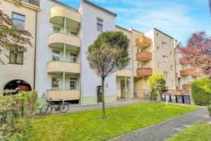 Vermietete 2-Raum-Wohnung mit großem Wohnbereich, Balkon und modernem Schnitt im sanierten Altbau