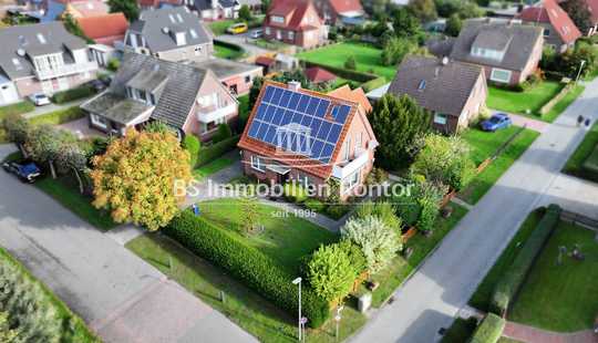 Bild von Nähe Greetsieler Hafen! Einfamilienhaus mit Garage, PV-Anlage, Terrasse, Balkon und Gartenanlage!