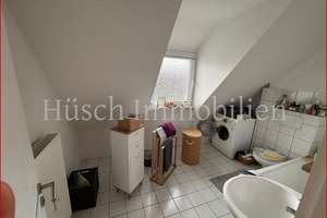 **huesch-immobilien.de**
Charmante 2-Zimmer-Dachgeschosswohnung in Essen-Bergerhausen – Die vollständige Adresse der Immobilie erhältst du vom Anbieter., 45136 Bergerhausen, Essen – Vorschaubild 14