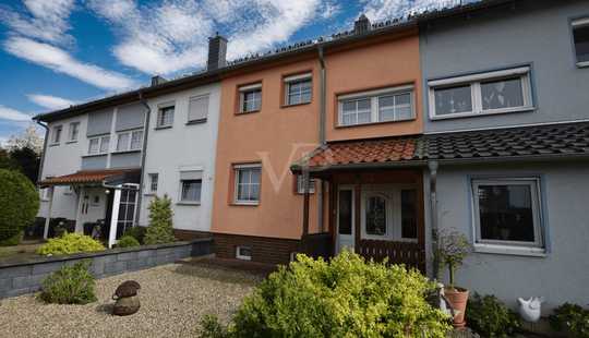 Bild von Haus statt Wohnung -
Gemütliches Reihenhaus mit Garten und drei Garagen