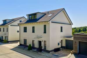 "Sehr schickes Haus mit viel Platz und sehr vielen Extras in wunderschöner Aussichtslage" – Die vollständige Adresse der Immobilie erhältst du vom Anbieter., 65207 Auringen, Wiesbaden – Vorschaubild 4