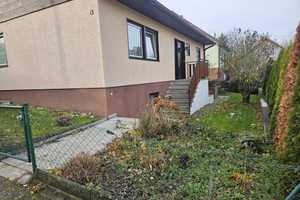 Freistehendes EFH ca. 190 m² Wfl. m. Garten+Einliegerwohnung, komplett unterkellert inkl. Einzelgar. – Würzburg – Vorschaubild 4