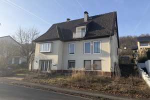 Freistehendes Einfamilienhaus mit Garage und großem Grundstück in Hahnstätten! – Die vollständige Adresse der Immobilie erhältst du vom Anbieter., 65623 Hahnstätten – Vorschaubild 2