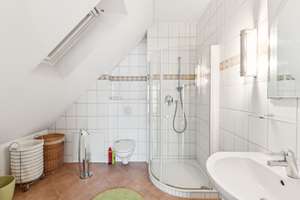 Einfamilienhaus-Traum auf vier Ebenen mit PV-Anlage und Garage im Gurkenland von Düsseldorf-Eller – 40229 Eller, Düsseldorf – Vorschaubild 16