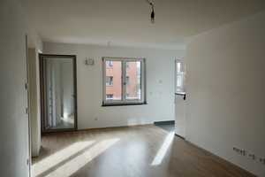 Sonnige 2 ZKB mit top EBK, Wallbox, Duschkabine und Südbalkon in Sendling, München – Konrad-Celtis-Straße 89, 81369 München – Vorschaubild 9