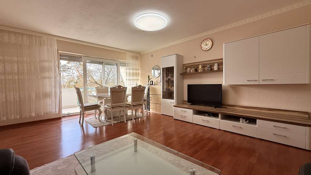 Immobilie in Alsbach-Hähnlein - ### MODERNE 4 Zi.-WOHNUNG MIT BALKON UND BLICK, TG-STELLPLATZ, FREI AB OKTOBER ### - Bild 2