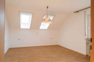 Sonnige Dachgeschoss-Oase mit PV-Anlage und Balkon – Die vollständige Adresse der Immobilie erhältst du vom Anbieter., 73614 Schorndorf – Vorschaubild 11