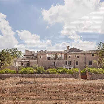 Mallorca-Anwesen mit mehreren Gebäuden auf einem Grundstück von ca. 863.401 m². Das Haupthaus hat ei