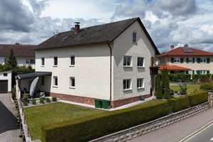 Geräumiges Zweifamilienhaus mit großem Garagen und Burgblick in Burglengenfeld zu verkaufen – Die vollständige Adresse der Immobilie erhältst du vom Anbieter., 93133 Burglengenfeld – Vorschaubild 3