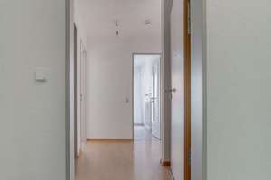 SOFORT BEZUGSFREIE helle 2-Zimmer-Wohnung mit Balkon - ideal zur Eigennutzung oder zur Kapitalanlage – Die vollständige Adresse der Immobilie erhältst du vom Anbieter., 79108 Zähringen, Freiburg im Breisgau – Vorschaubild 3