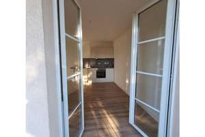 * Helle und freundliche Single Wohnung *  Stellplatz * Balkon * EBK * – Zeißstraße 73, 9131 Hilbersdorf, Chemnitz – Vorschaubild 2