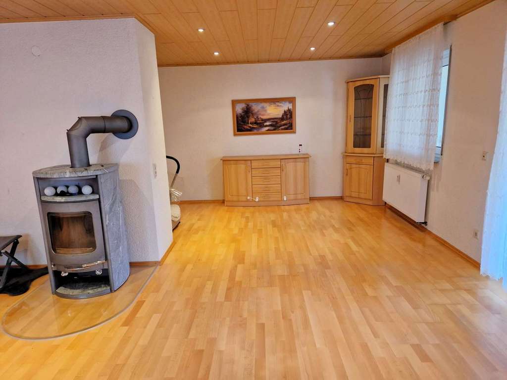 Immobilie in Graben-Neudorf - Gepflegtes Zweifamilienhaus mit Garten, Garage und 4 Stellplätze in Graben-Neudorf - Bild 4