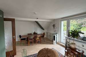 Gemütliche 3-Zimmer-Dachgeschosswohnung mit Sonnenterrasse in ruhiger Lage von Köln-Dellbrück!