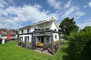 Exklusives Zweifamilienhaus mit Grüntenblick – modern, flexibel, energieeffizient – Die vollständige Adresse der Immobilie erhältst du vom Anbieter., 87471 Durach – Vorschaubild 2