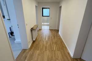 3 Zimmer, Neu saniert, ruhige Lage (Video !!) mit Balkon -  Hochparterre L