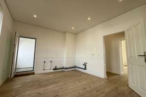 Top geschnittene Wohnung mit hohen Decken und großer Wohnküche – Burgunderstraße 56, 40549 Heerdt, Düsseldorf – Vorschaubild 4