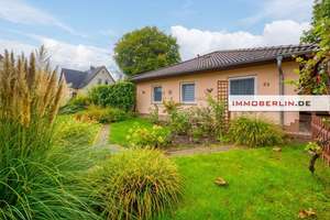 IMMOBERLIN.DE - Entzückender Bungalow mit Gartenidylle & Wintergarten im Berliner Speckgürtel – Die vollständige Adresse der Immobilie erhältst du vom Anbieter., 15827 Blankenfelde-Mahlow – Vorschaubild 2