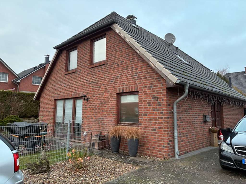 Immobilie in Stralendorf - Einfamilienhaus in ruhiger Randlage mit gemauerten Kaminofen und massiver Garage - Bild 1