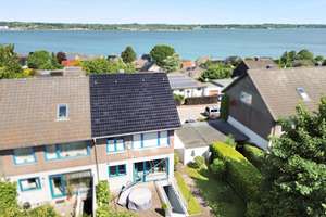 Ihr neues Zuhause mit Schlei-Panorama – Gepflegte Doppelhaushälfte in Fahrdorf – Die vollständige Adresse der Immobilie erhältst du vom Anbieter., 24857 Fahrdorf – Vorschaubild 1