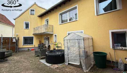 Bild von Hübsches Einfamilienhaus mit geschütztem Innenhof und Scheune 