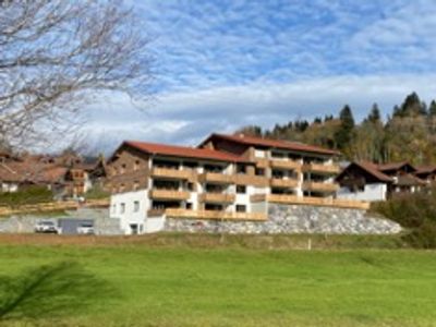Neuwertige 3,5 Zimmer Wohnung mit sonnigem Balkon, TG und Stellplatz