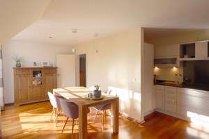 Wunderschöne 3-Zimmer-Maisonette-Wohnung mit Balkon und EBK in Waldtrudering, München – Marthastraße 10, 81825 Waldtrudering, München – Vorschaubild 4