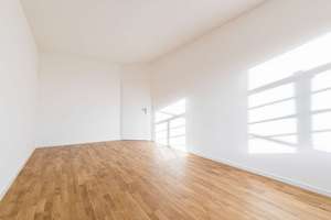 Lichtdurchflutete 2-Zimmer-Wohnung im Dachgeschoss eines Gründerzeitbaus – Die vollständige Adresse der Immobilie erhältst du vom Anbieter., 4155 Gohlis-Süd, Leipzig – Vorschaubild 4