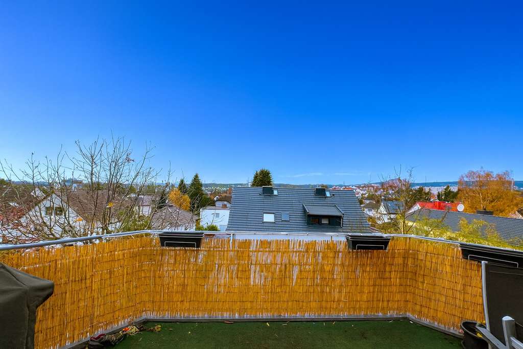 Immobilie in Schwalbach - +++ 3-Zi-Penthouse mit 2 Balkonen in sehr guter Lage von Schwalbach+++ - Bild 2