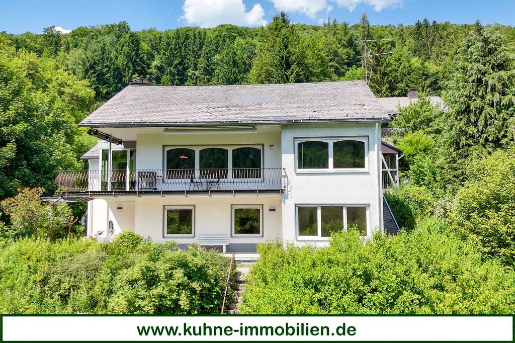 Immobilie in Willingen (Upland) - Gepflegtes Mehrfamilienhaus mit Einliegerwohnung, Südgarten, Balkon und Terrasse - Bild 2