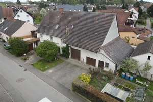 Bauernhaus mit großer Scheune - Garagen und weiteren Ausbaumöglichkeiten - Singen-Friedingen