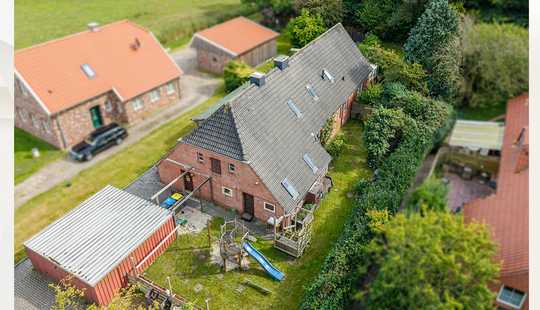 Bild von Fehnhaus-Hälfte in ruhiger Lage mit Garten und Ausbaupotenzial