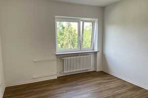 Helle 2,5 Zimmerwohnung mit Balkon und Wannenbad – Masurenring 81, 24149 Kiel – Vorschaubild 5
