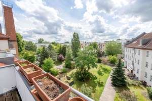 Sonnige Dachgeschosswohnung mit großem Südbalkon – 3 Zimmer in Berlin-Johannisthal – Die vollständige Adresse der Immobilie erhältst du vom Anbieter., 12487 Johannisthal, Berlin – Vorschaubild 9