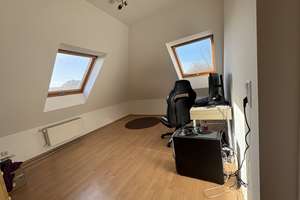 Lichtdurchflutete Dachgeschosswohnung mit Charme, Weitblick und hohem Wohnkomfort – Die vollständige Adresse der Immobilie erhältst du vom Anbieter., 51373 Wiesdorf, Leverkusen – Vorschaubild 4