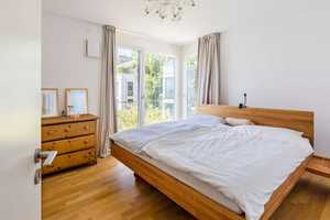 Traumhafte Doppelhaushälfte in Gated Community „Dahlem Paradise“ mit Garten & Tiefgarage – Carpinusweg 11, 14169 Berlin – Vorschaubild 9