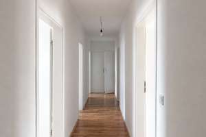 Helle 3-Zimmer-Dachgeschosswohnung mit 85 m² in zentraler Lage – Die vollständige Adresse der Immobilie erhältst du vom Anbieter., 42853 Scheid, Remscheid – Vorschaubild 3