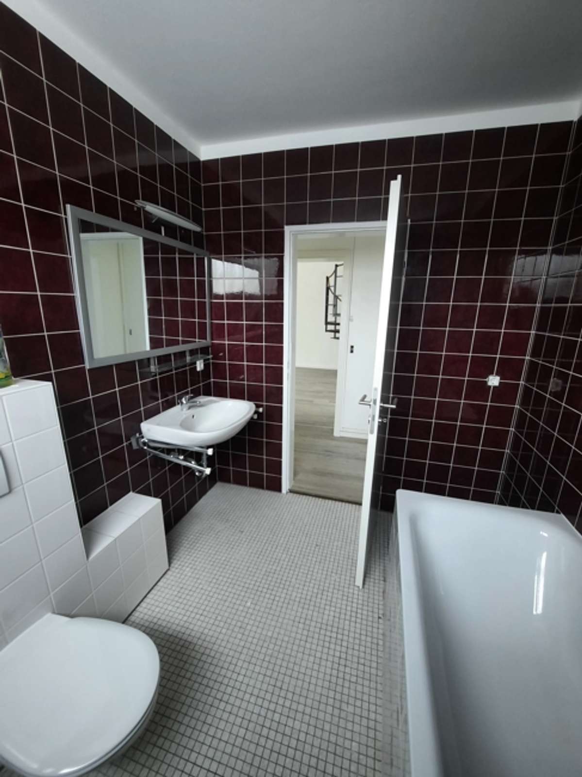 Attraktive und geräumige 4-Zimmer-Maisonette-Wohnung mit Loggia und Kamin in Göttingen