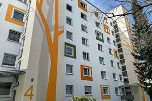 3 Zimmer Wohnung im 1. OG mit Loggia