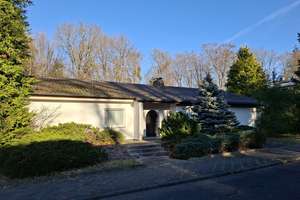 Bungalow mit Einliegerwohnung und integrierter Garage