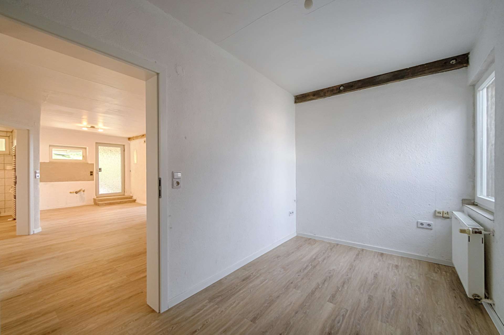 Immobilie in Neckarbischofsheim - Wohnen mit Charakter: Maisonette-Wohnung in ausgebauter Scheune am Waldrand mit Sonnenterrasse - Bild 4