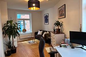 BEFRISTET (15.11.25-30.04.25) - Helle 2-Zimmer Wohnung im 4. OG in Hamburg-St. Pauli – Karolinenstraße 5A, 20357 St. Pauli, Hamburg – Vorschaubild 1