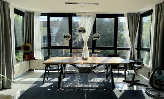 Attraktive, helle 3 ZKB-Wohnung mit neuw. EBK, Wintergarten und Garage in Süd-West-Lage