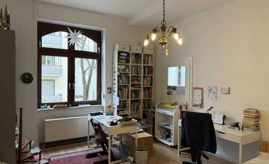 Altbauwohnung, vermietet,  in Bestlage auf dem Lindenhof - 4-Zimmer